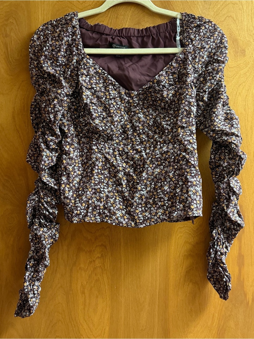 Versona Women’s Long Sleeve Crop Top Floral Plum size medium